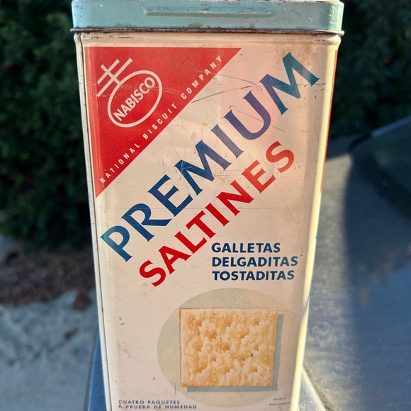 Vintage saltine cracker tin container - Picture 3 of 5